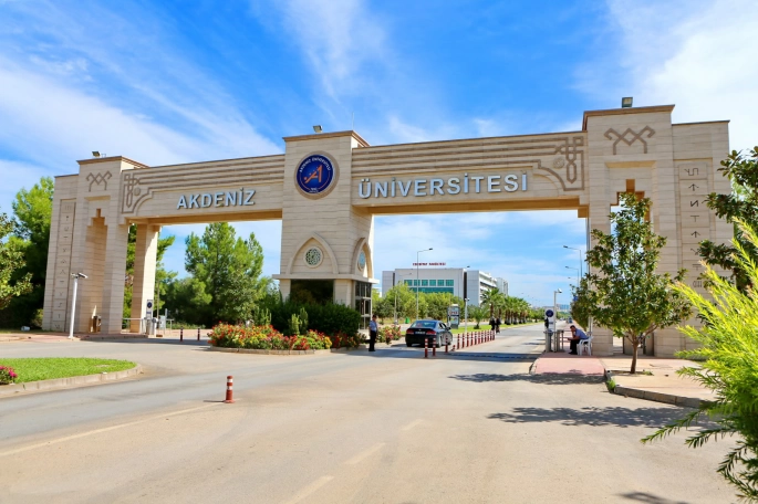 Akdeniz Üniversitesi İlk 1000'de Yok