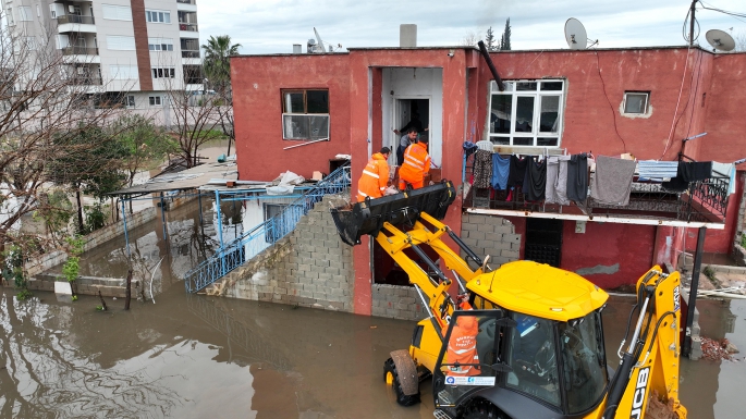 Büyükşehir afetzedelerin yanında