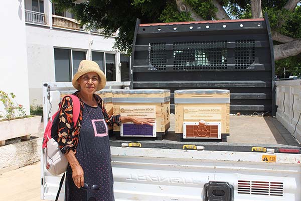 Büyükşehir’in arı kovanı destekleri sürüyor