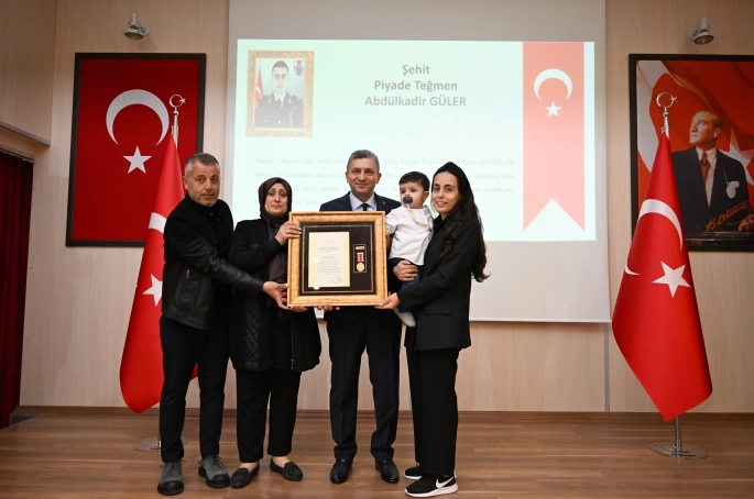 DEVLET ÖVÜNÇ MADALYASI VERİLDİ