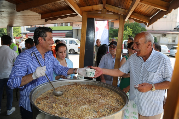 Döşemealtı'nda 6 bin kişilik aşure ikramı