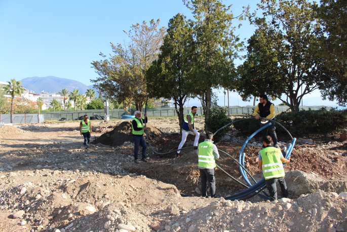 Finike Meydanı çalışmaları sürüyor