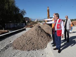 Başkan Böcek Yeni Yol Açma Çalışmasını Denetledi