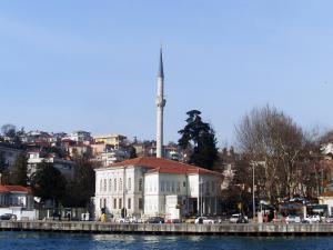 Dokumaya Emirgan Camii geliyor