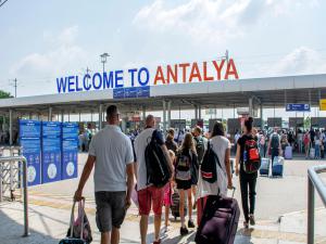 Günde Antalyaya 60 Bin Turist Geliyor