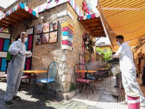 Muratpaşa Kafe ve Restoranları Dezenfekte Etti