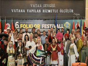  Tütüncü, Dünyanın folklor renklerini ağırladı 