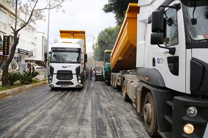 Havaalanı Caddesi’ne sıcak asfalt 