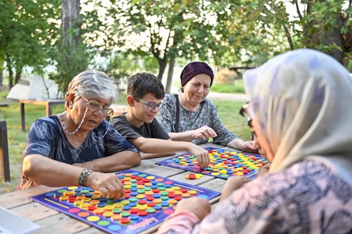 İki kuşak yarıştı