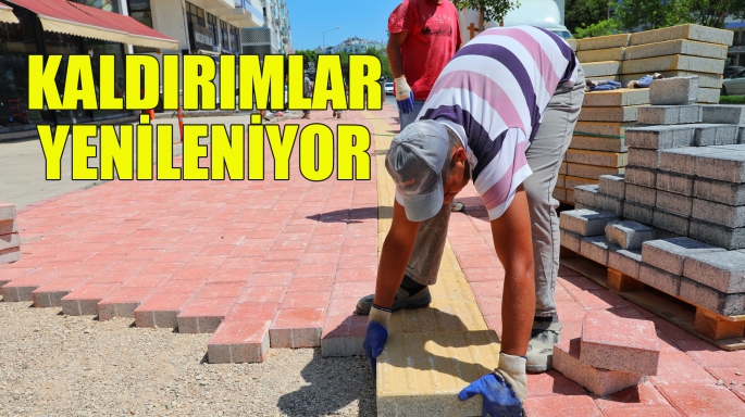 Kaldırımlar yenileniyor