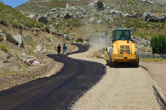 Kırsal yollara 596 milyon TL’lik yatırım 