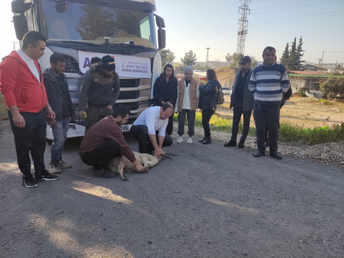 Konyaaltı AK Parti Hatay’a 150 TIR 