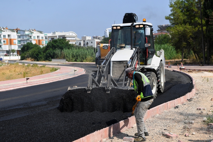 Konyaaltı’nda yollar yenileniyor 