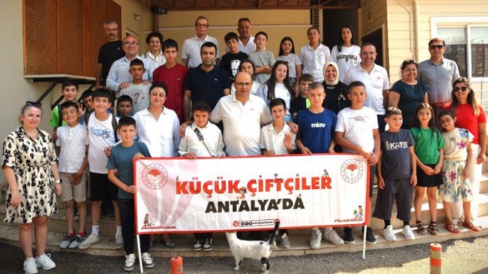 Küçük çiftçiler Antalya'da