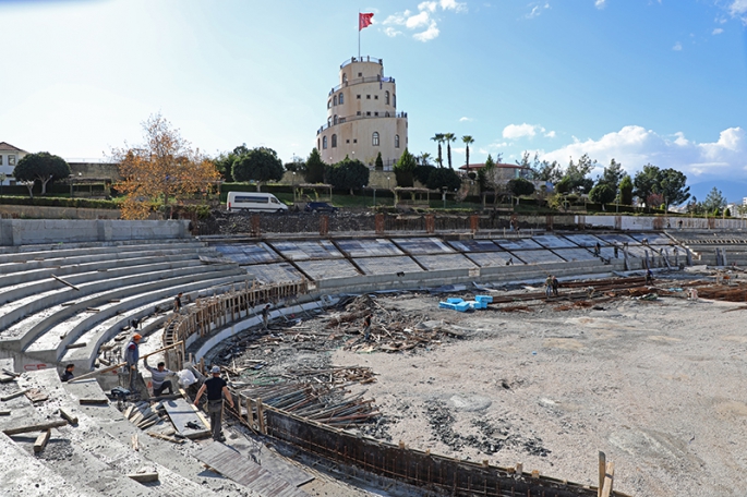 Kumluca Atatürk Stadyumu hızla yükseliyor 