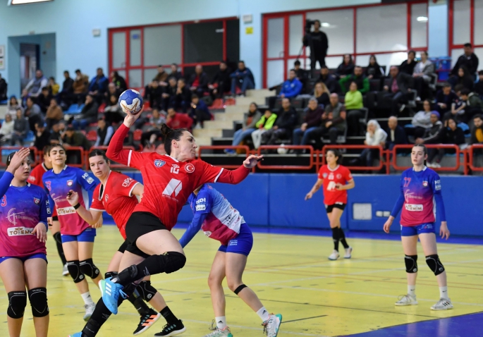 Mavi Kelebekler yine galip