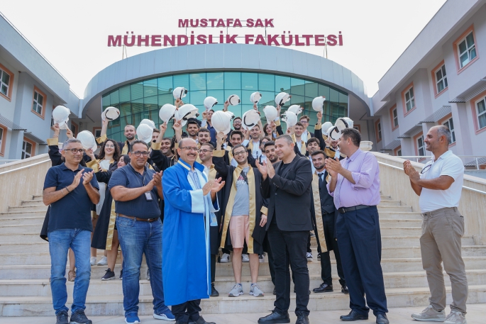 Mühendislere Beyaz Baretli Kutlama