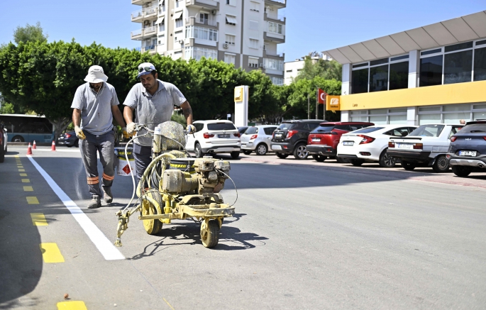 Muratpaşa’nın yol çizgileri yenileniyor