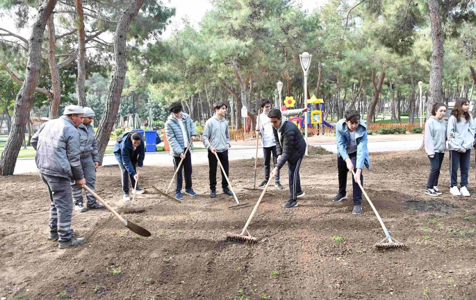 Öğrenciler HayatPark’ı çimlendirdi