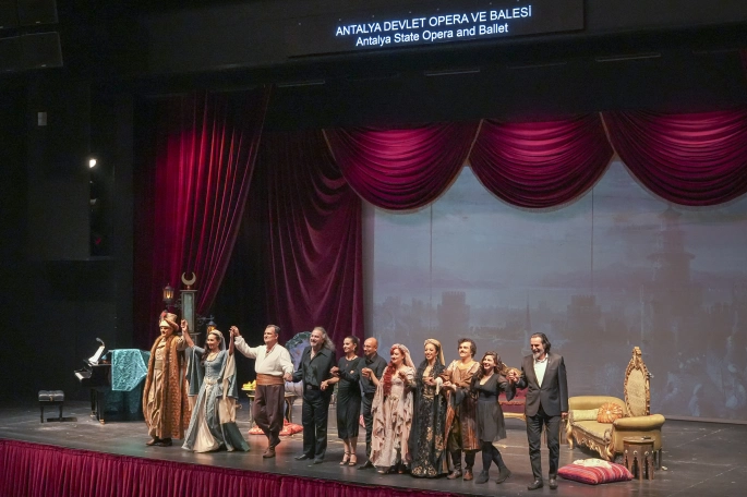 TÜRKLER OPERA SAHNESİNİ FETHETTİ