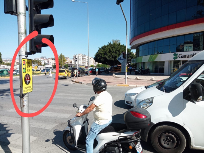 Uyarılar görülmeyince trafik sıkışıyor