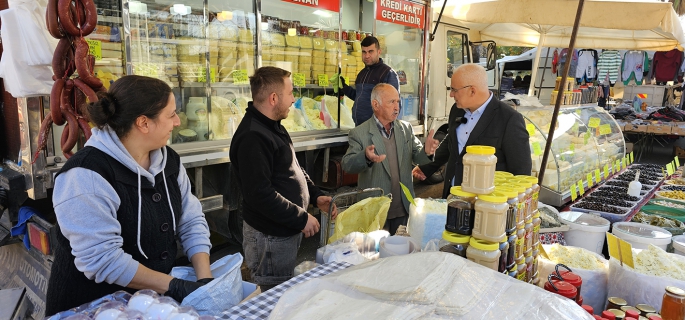 Yıldırım, pazarcı esnafı ve üreticilerin taleplerini dinledi