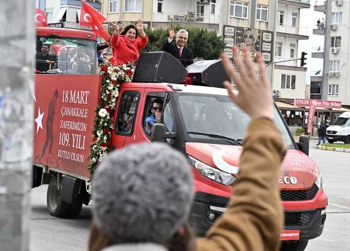 Zaferin coşkusu Muratpaşa sokaklarını sardı